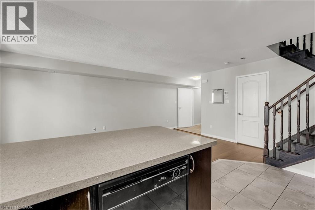 2557 SIXTH Line Unit# 9, Oakville, Ontario, L6H0H7 — Photo 19