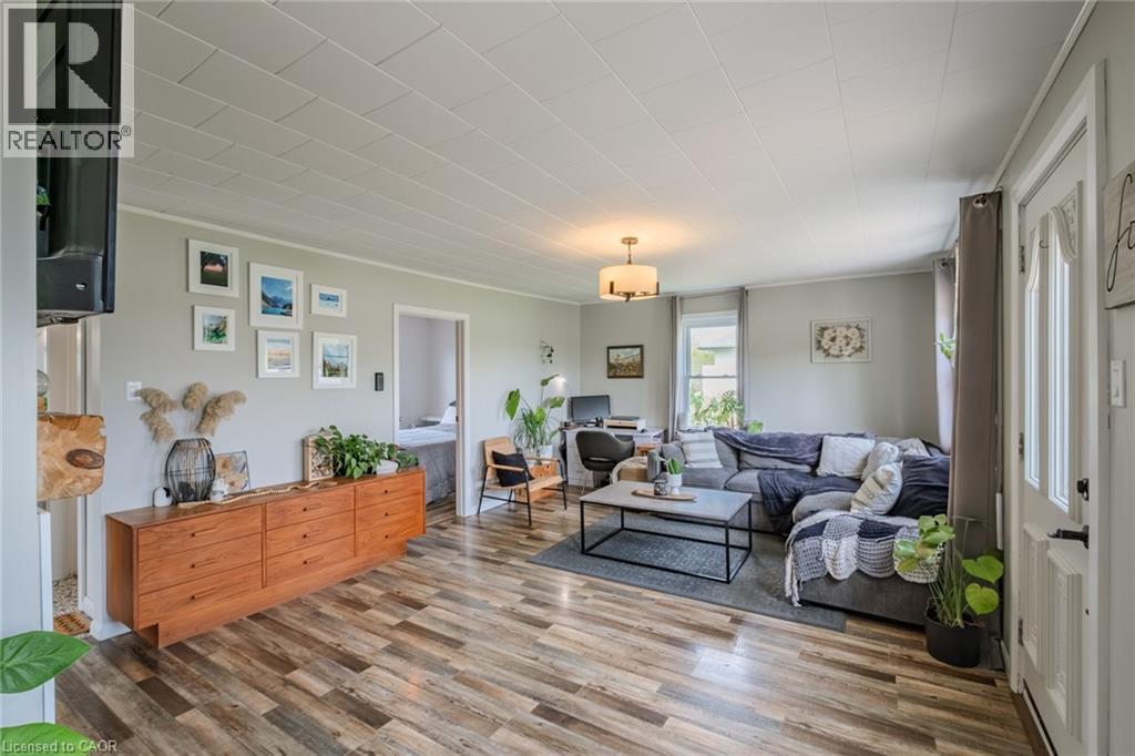 125 TOWNLINE Street - 6