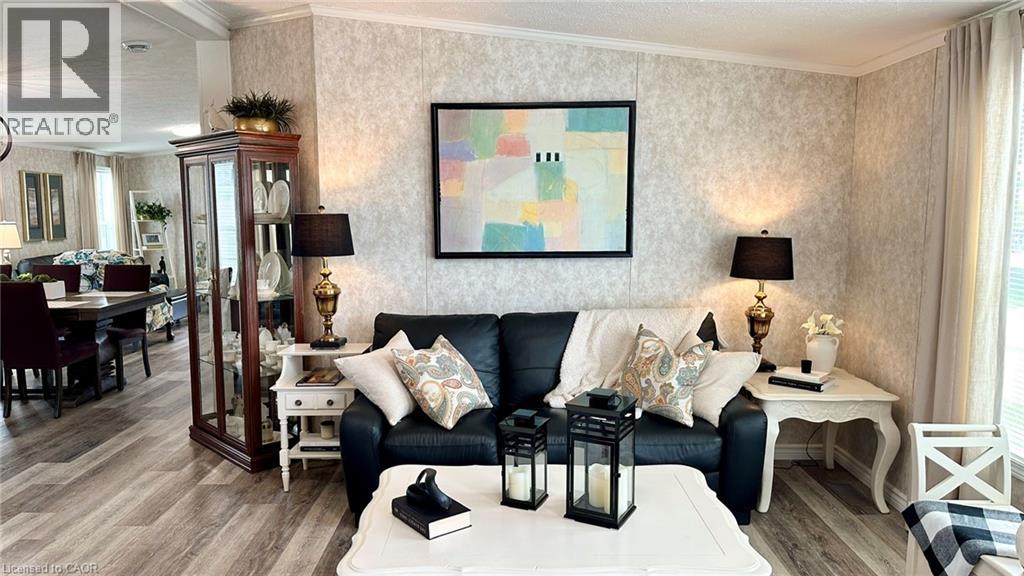 4 CRICKLEWOOD Crescent - 11