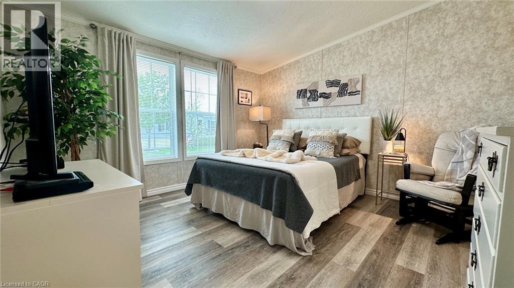 4 CRICKLEWOOD Crescent - 23