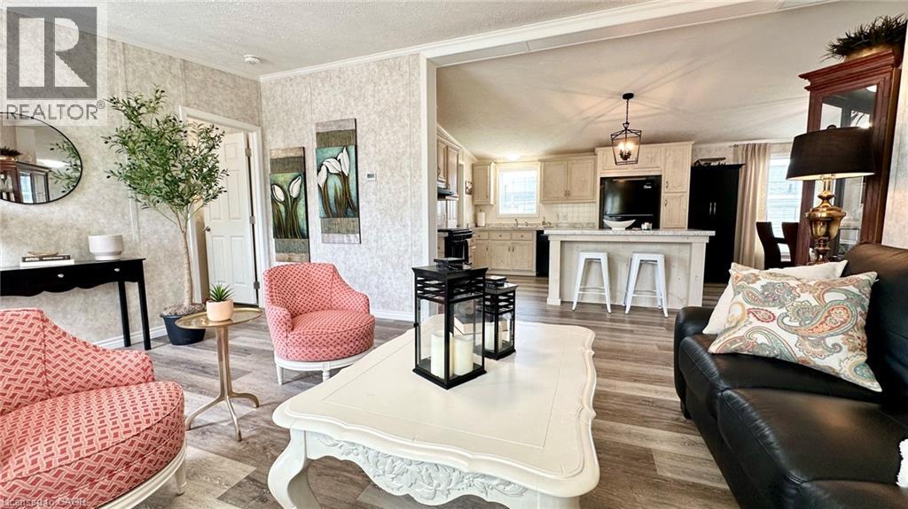 4 CRICKLEWOOD Crescent - 9