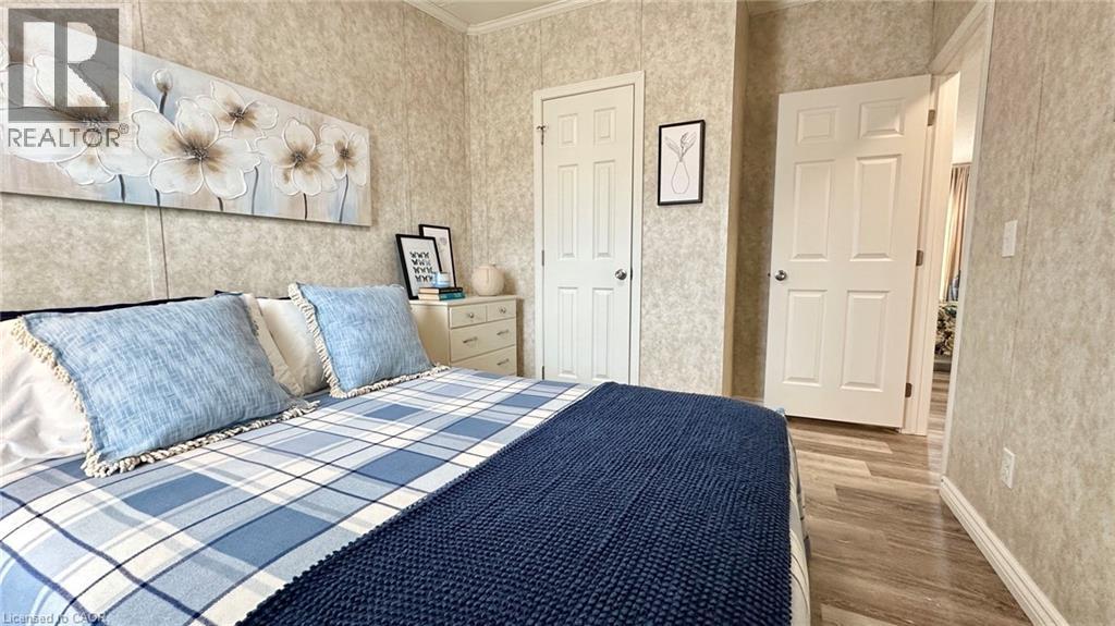 4 CRICKLEWOOD Crescent - 30