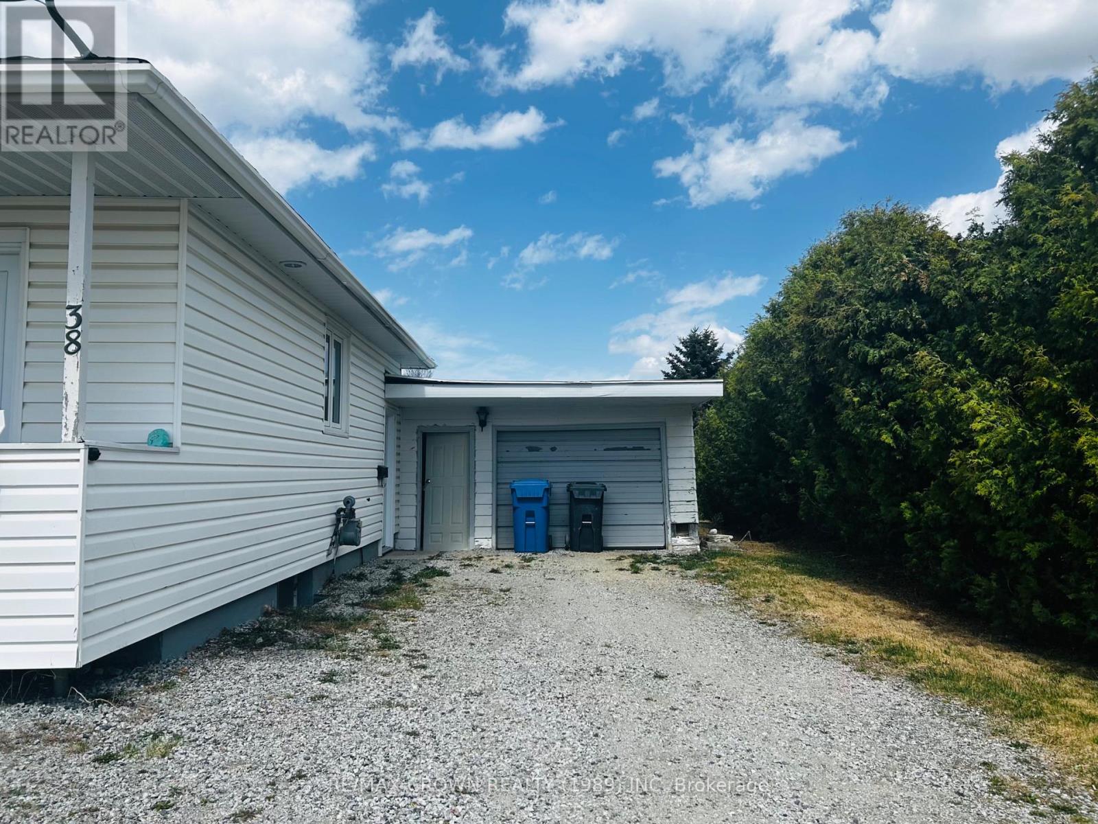 38 COURNOYER STREET - 3