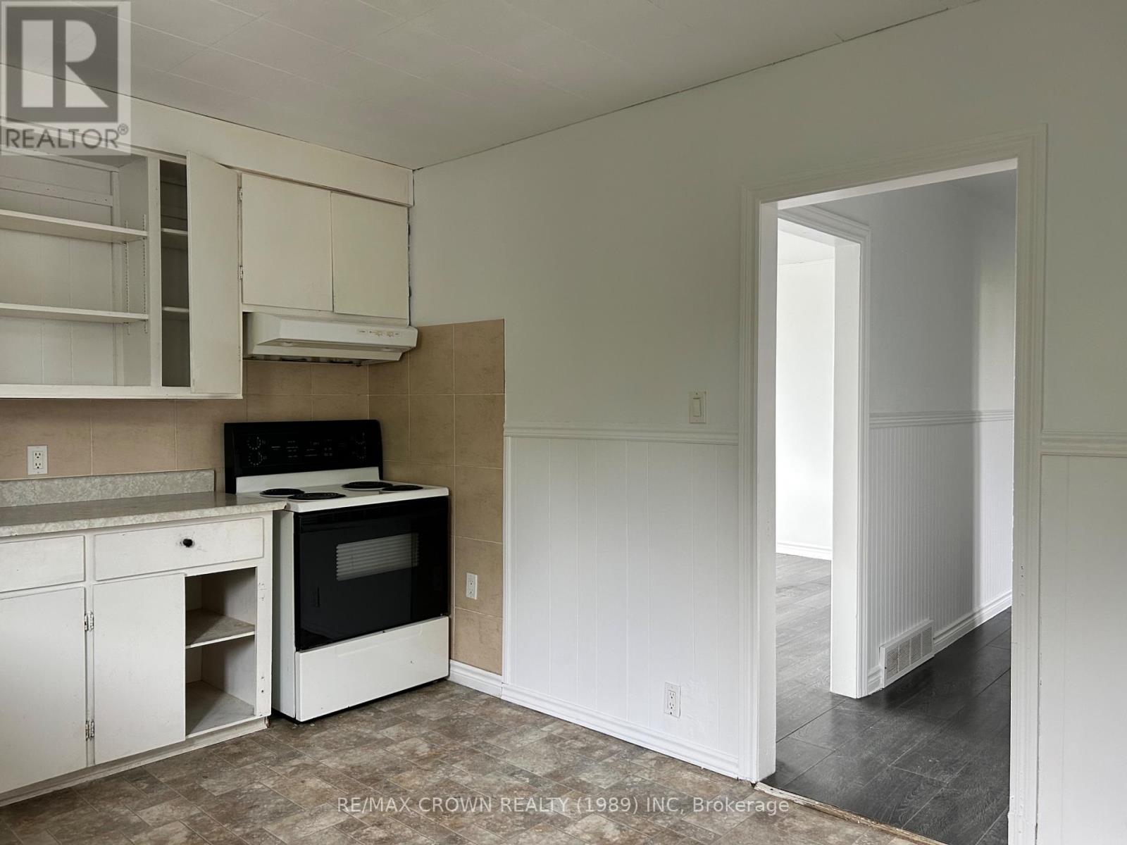 38 COURNOYER STREET - 8