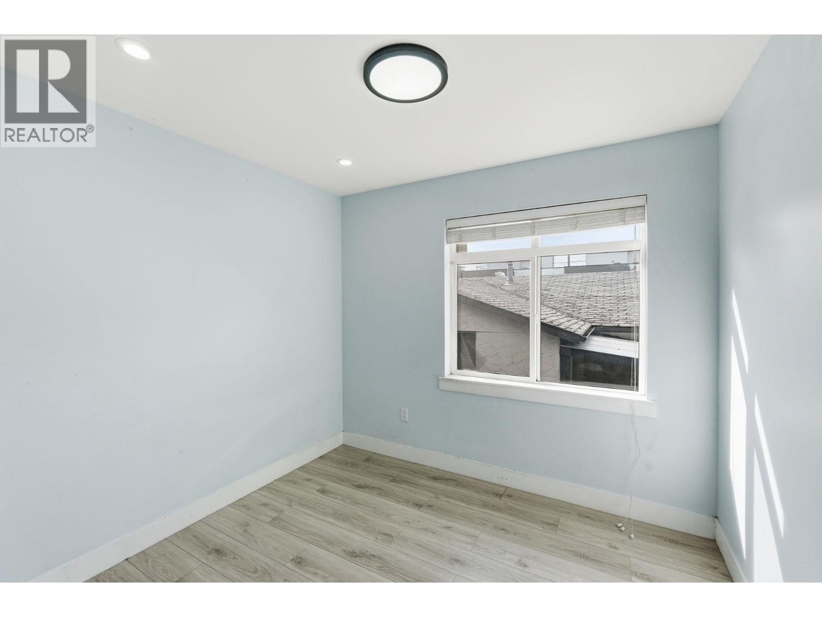 #1 722 Coopland Crescent - 23