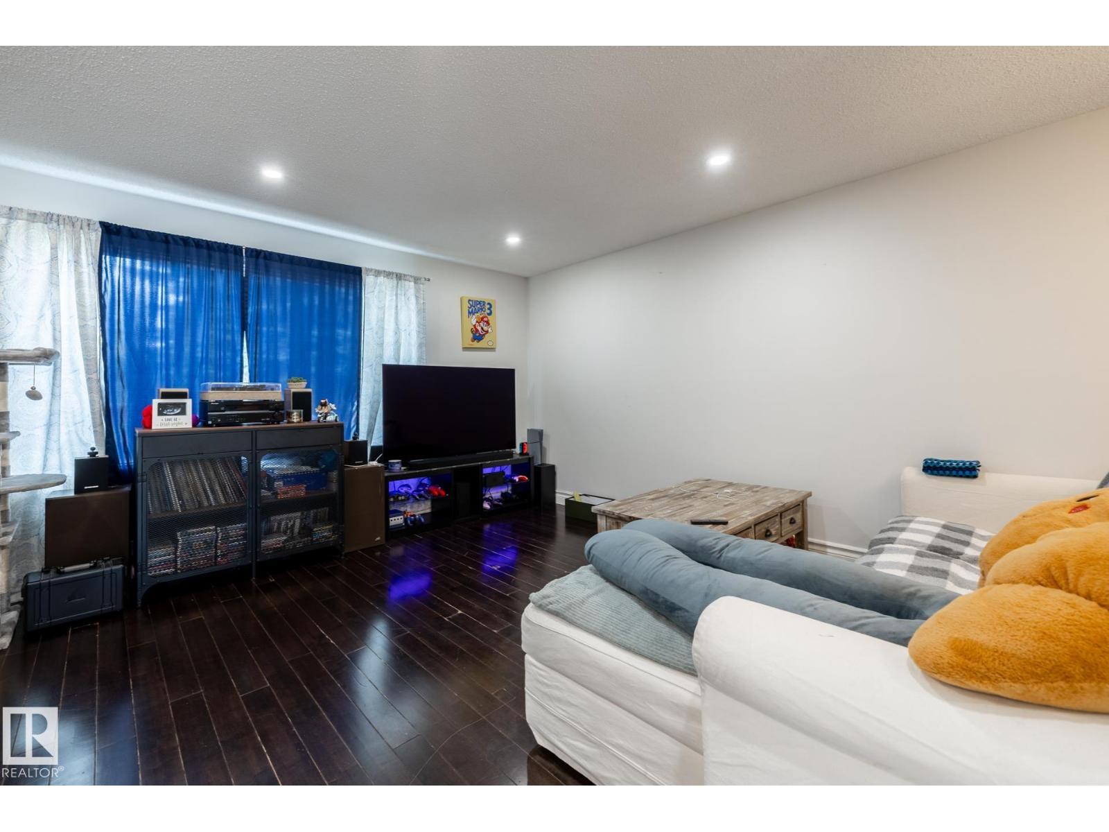 3004 68 ST NW - 10