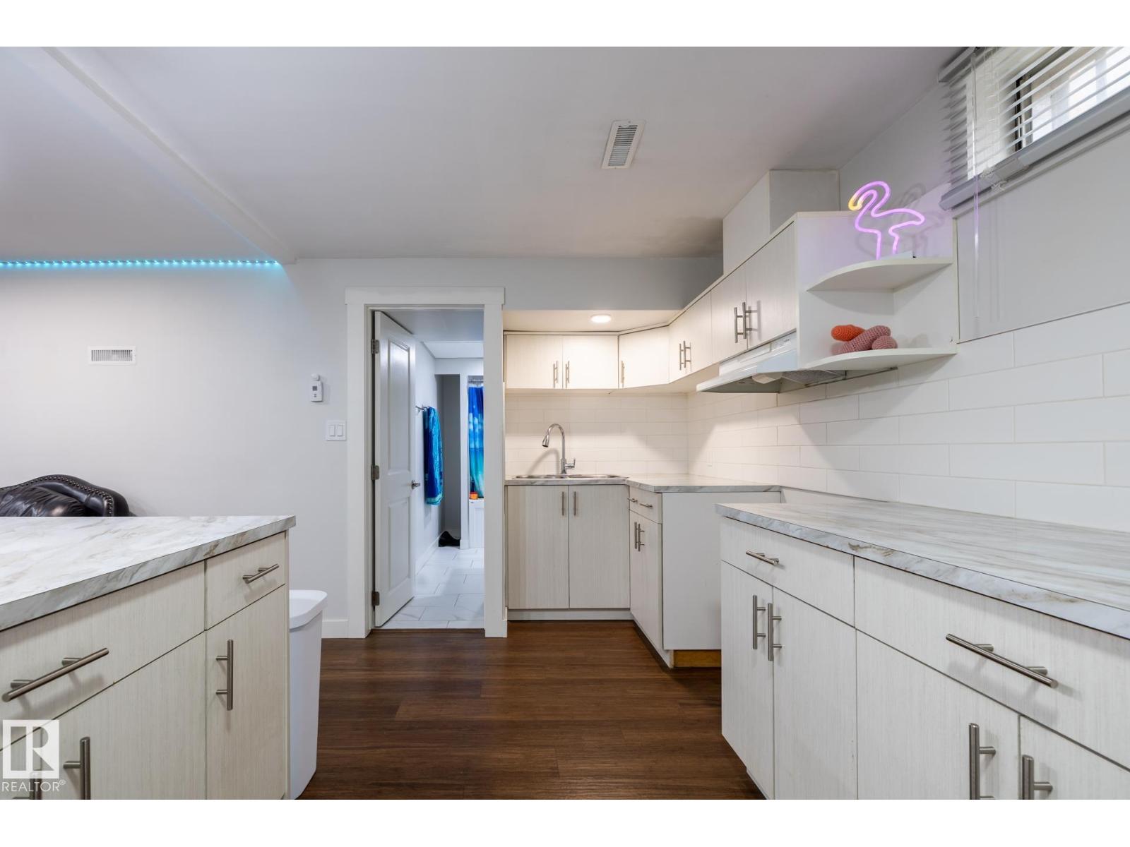 3004 68 ST NW - 19