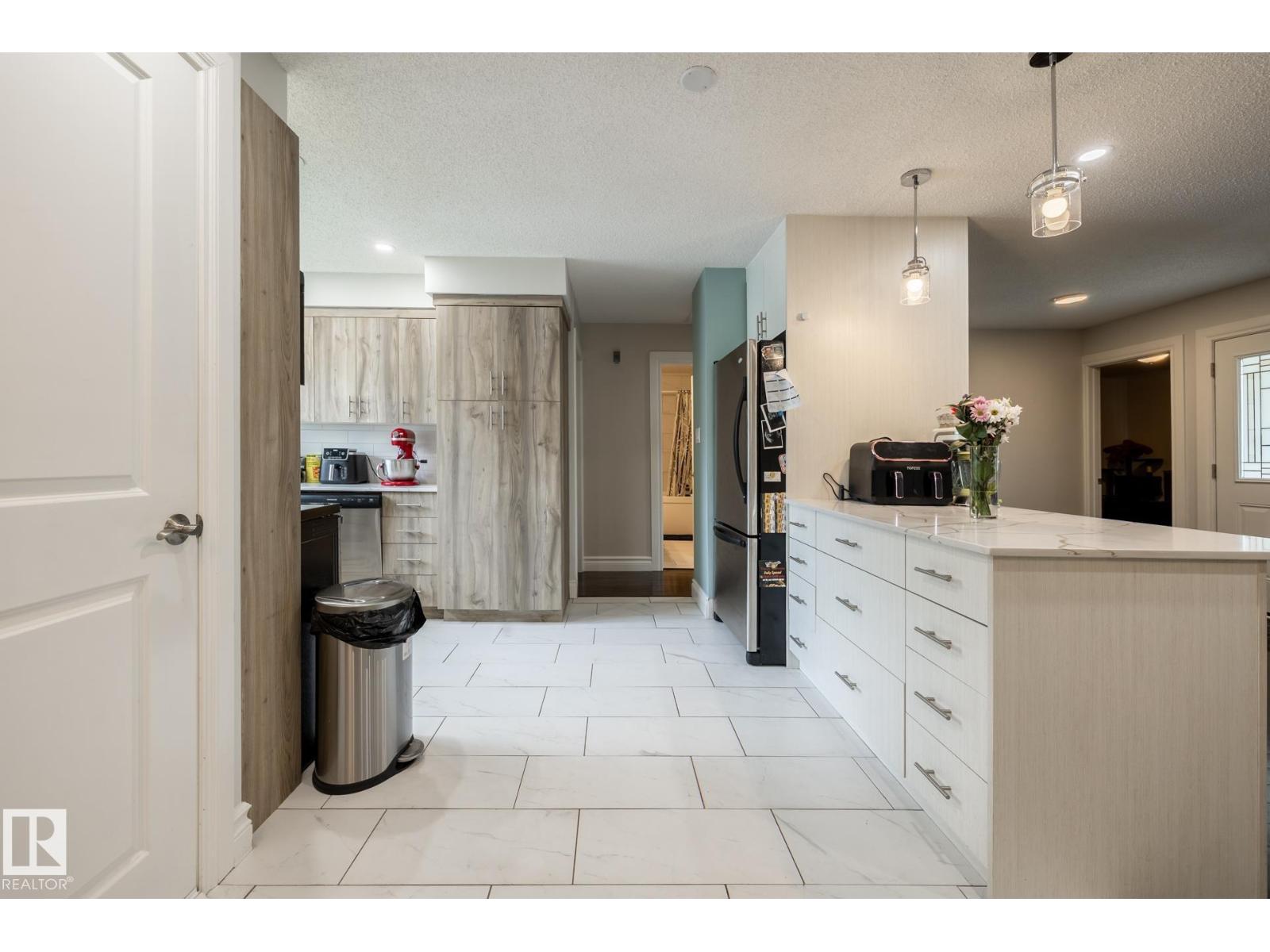 3004 68 ST NW - 23