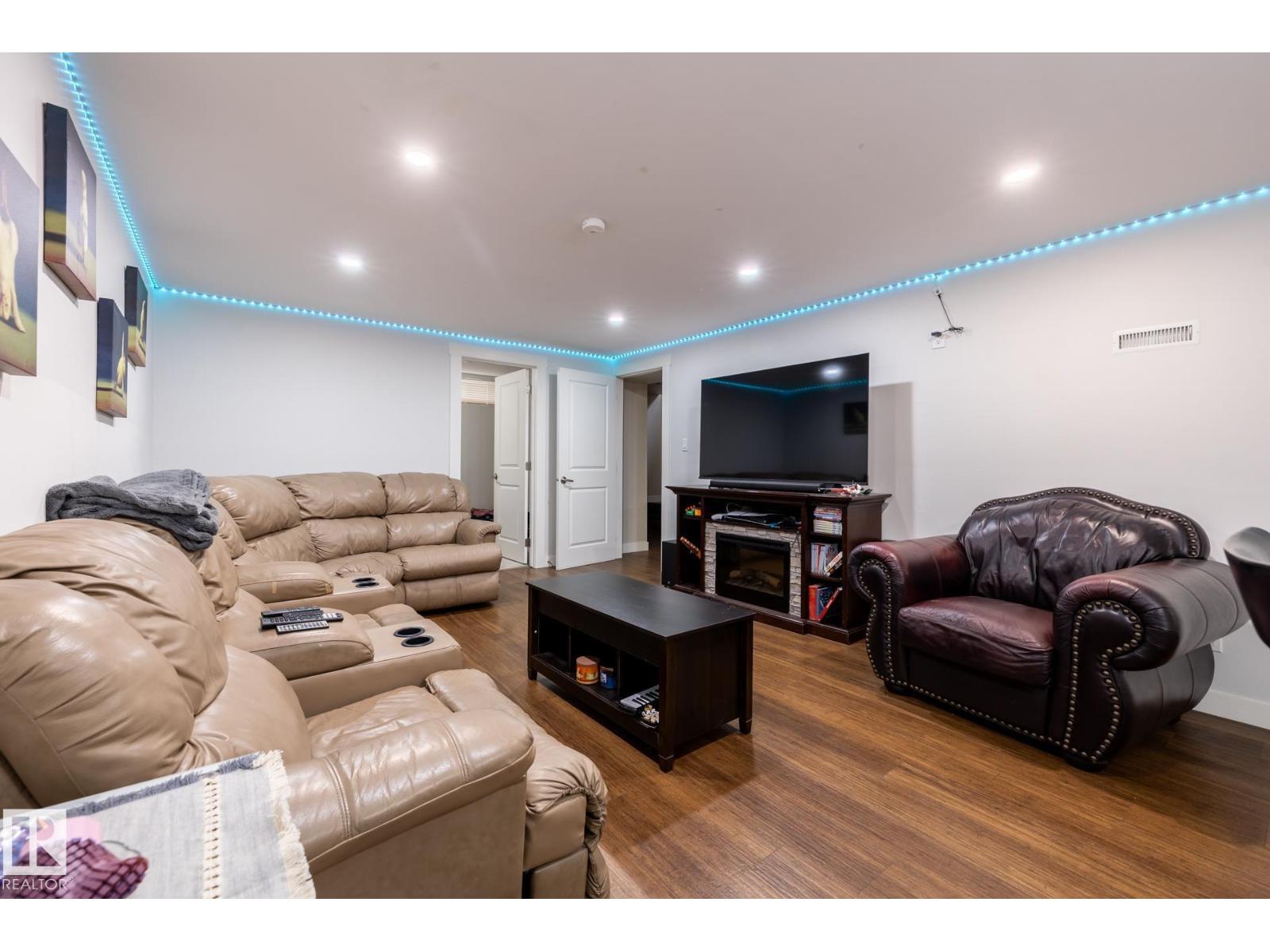 3004 68 ST NW - 24