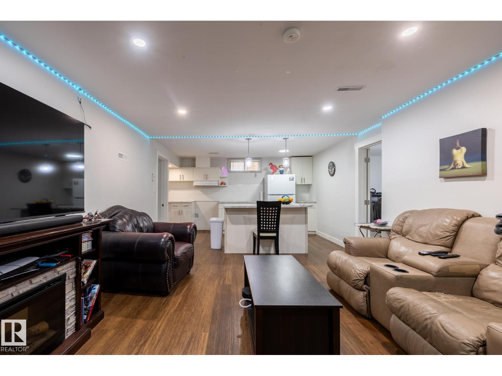 3004 68 ST NW - 27