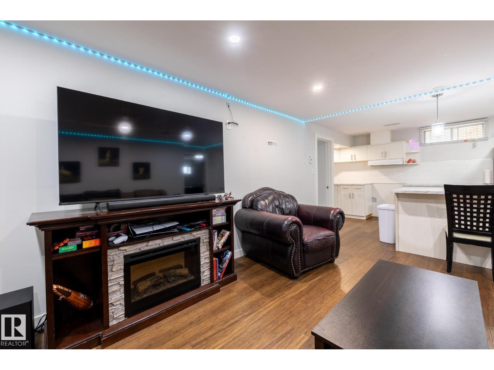 3004 68 ST NW - 28