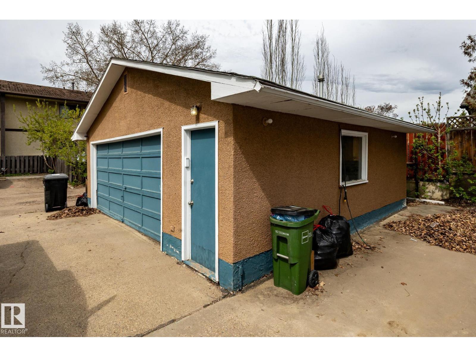 3004 68 ST NW - 37
