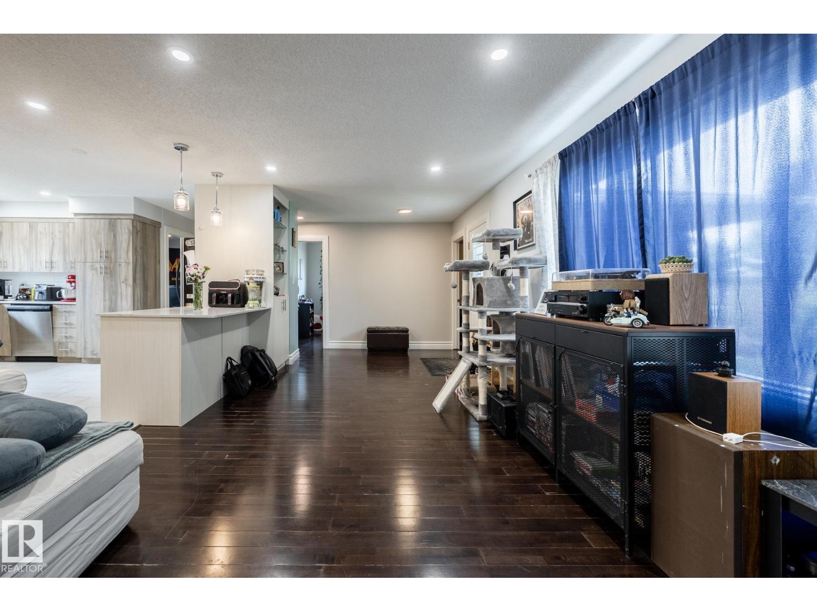 3004 68 ST NW - 8