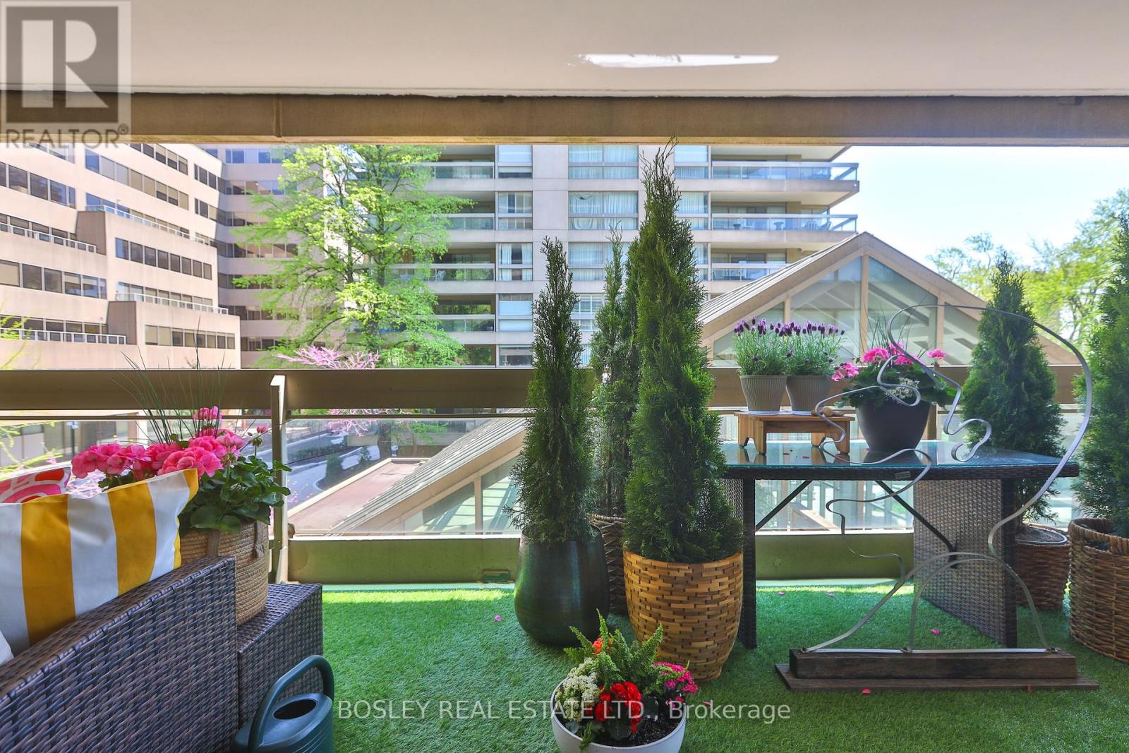 #306 63 ST CLAIR AVENUE W - 22