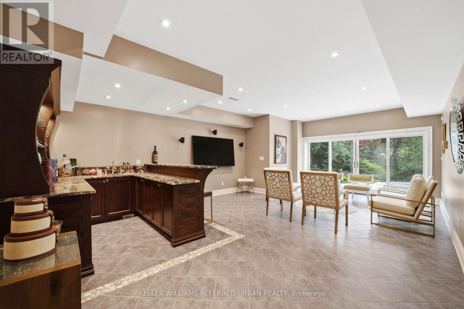 41 WENTWORTH AVENUE - 39