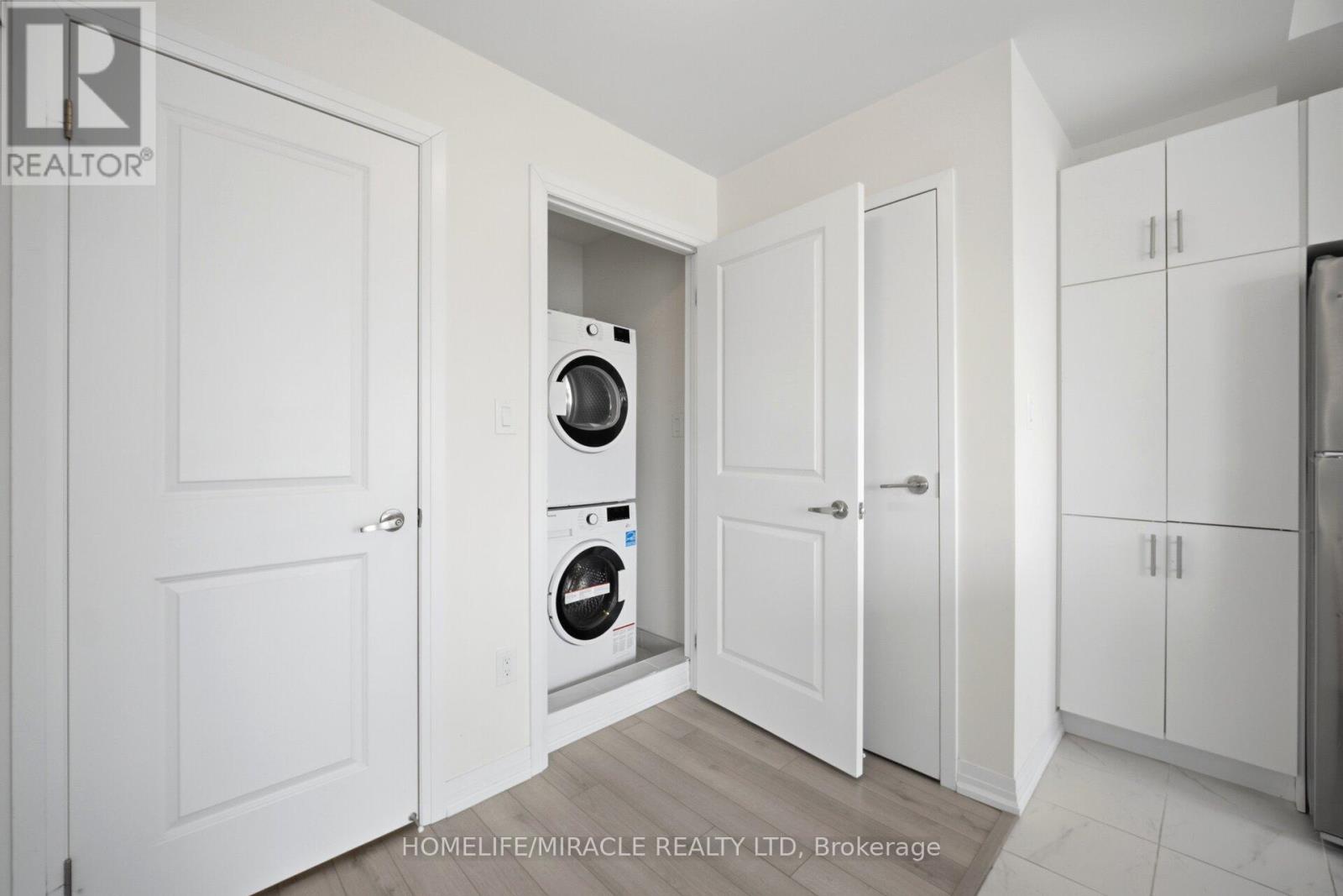 #20 30 LIBEN WAY - 19