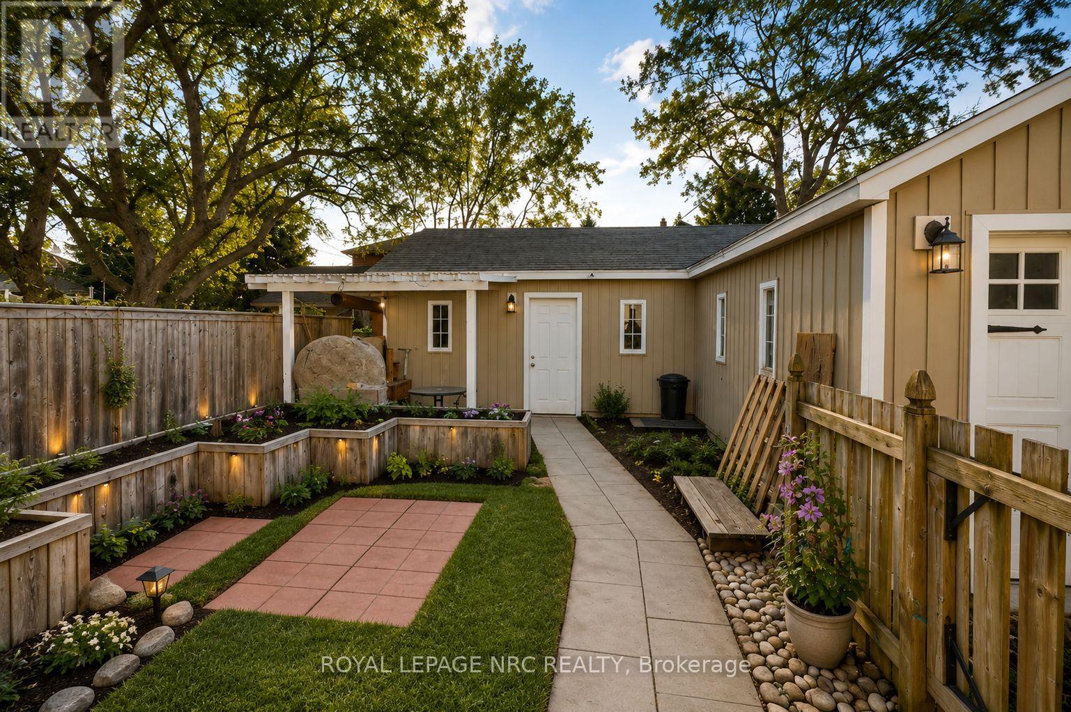 92 DUFFERIN STREET - 12