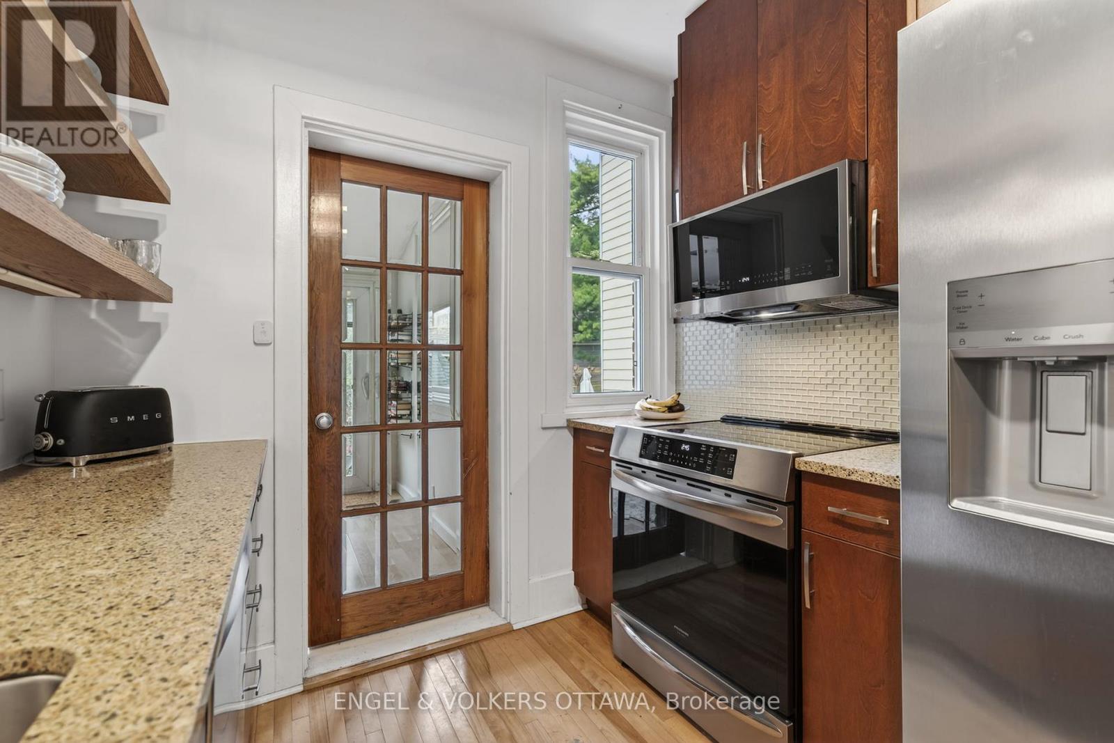 30 ROSLYN AVENUE - 13