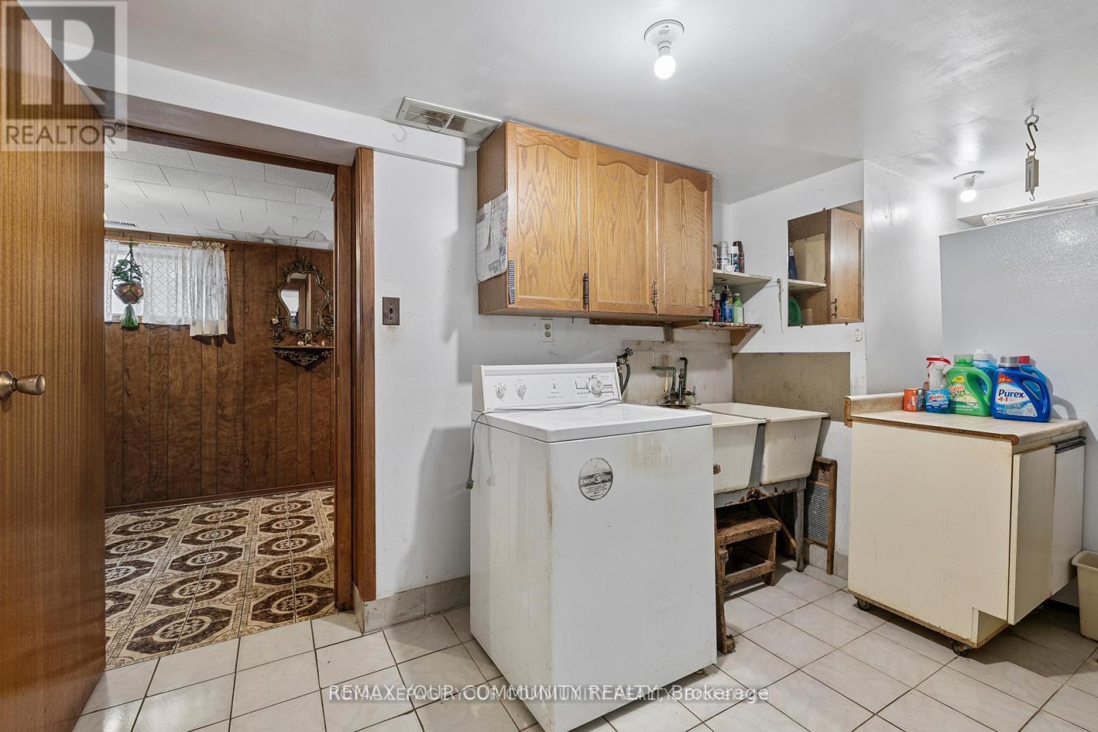 221 ELGIN MILLS ROAD W - 22