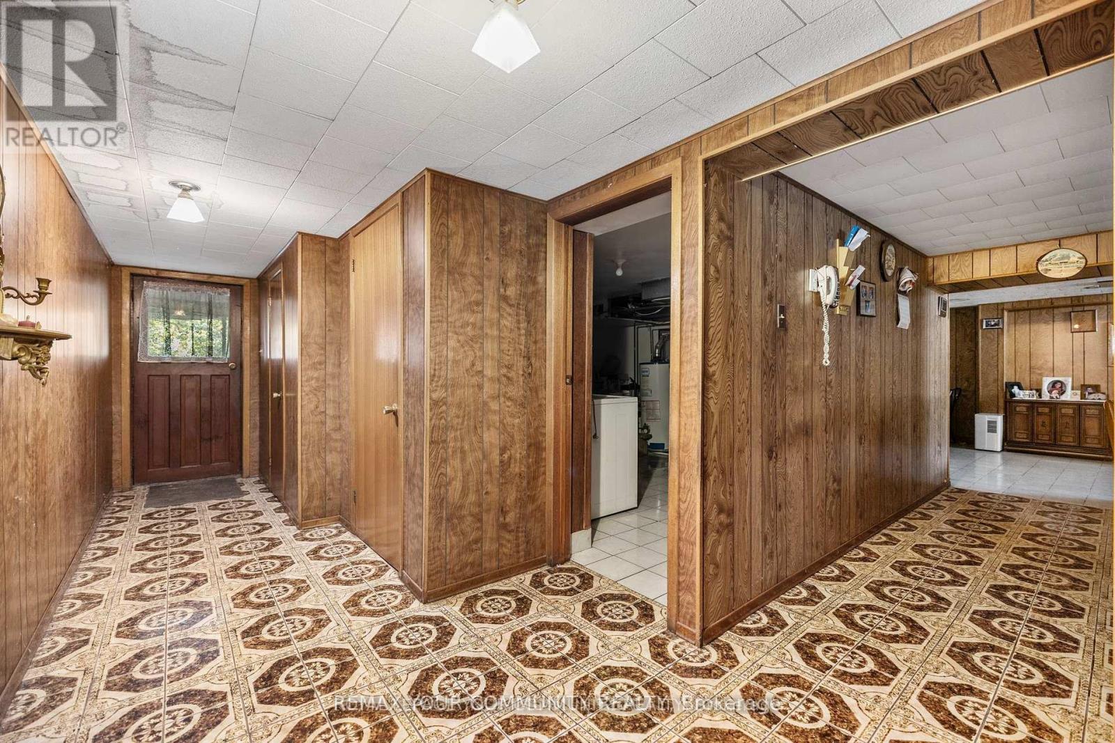 221 ELGIN MILLS ROAD W - 14