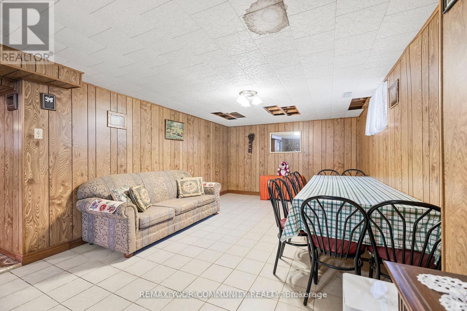 221 ELGIN MILLS ROAD W - 21