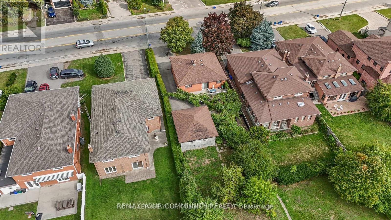 221 ELGIN MILLS ROAD W - 30