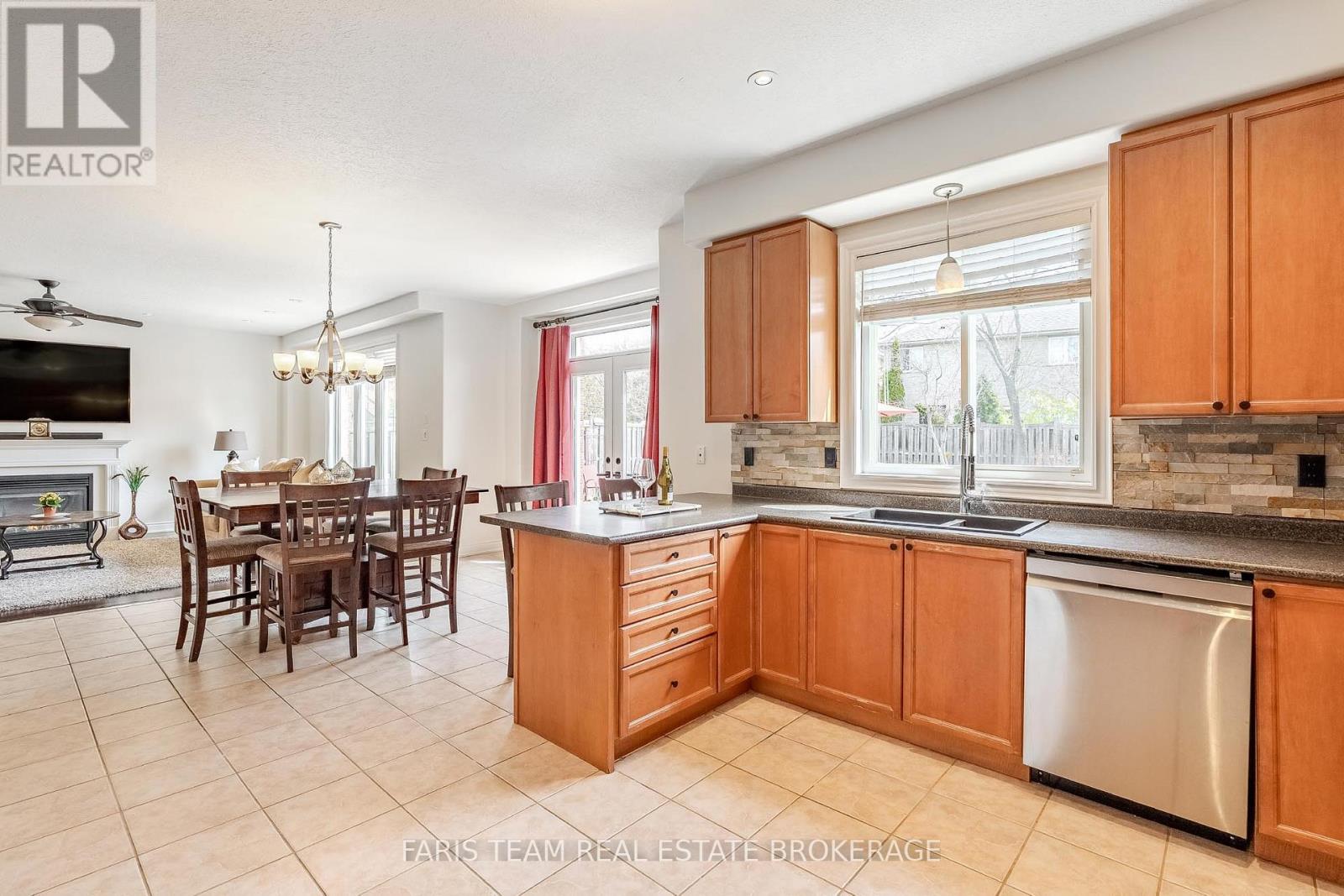 49 PRINCE WILLIAM WAY - 10