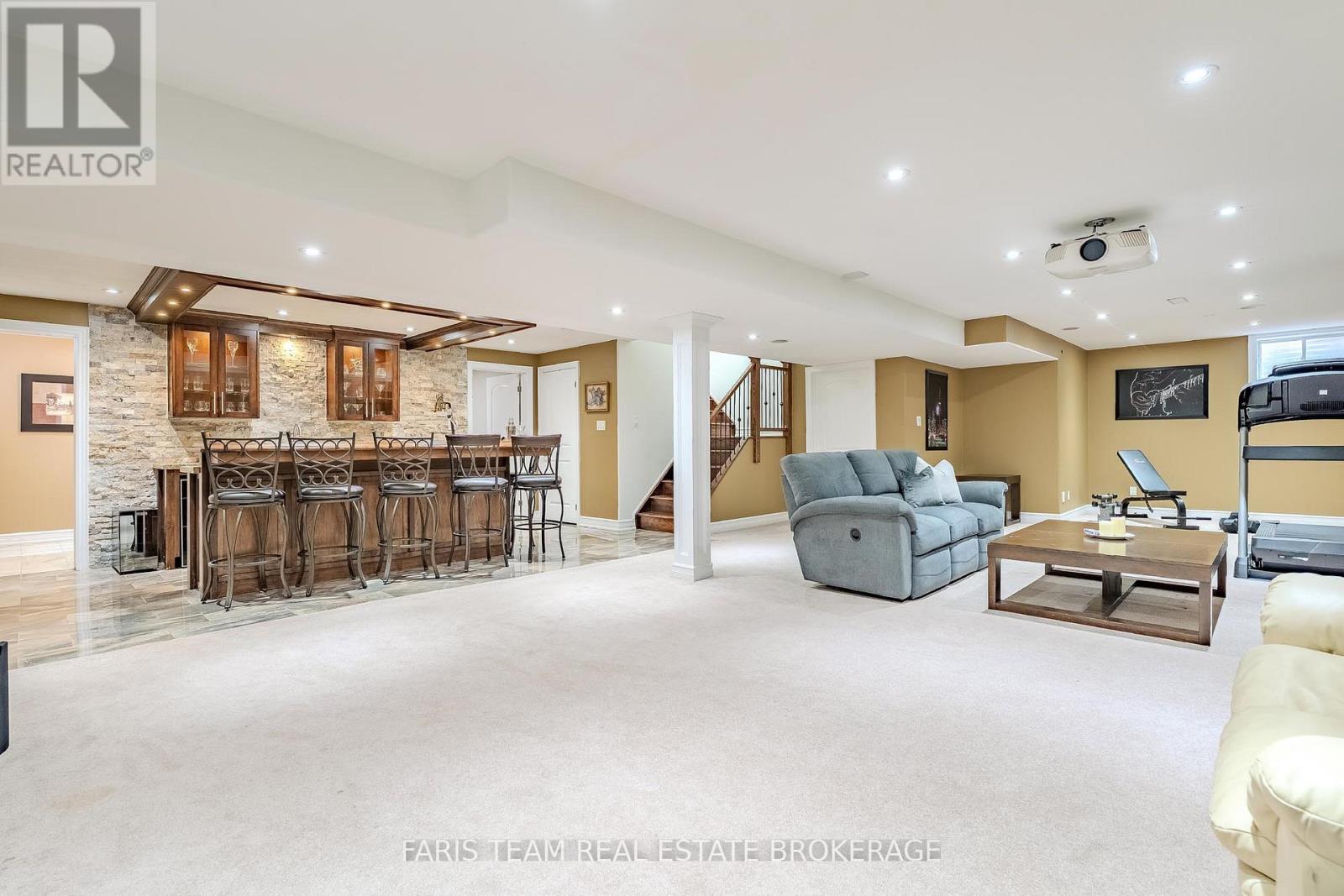 49 PRINCE WILLIAM WAY - 32