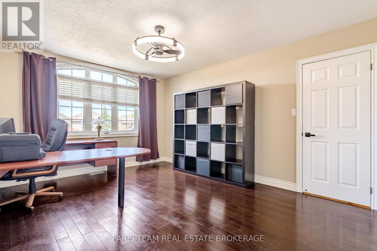 49 PRINCE WILLIAM WAY - 28