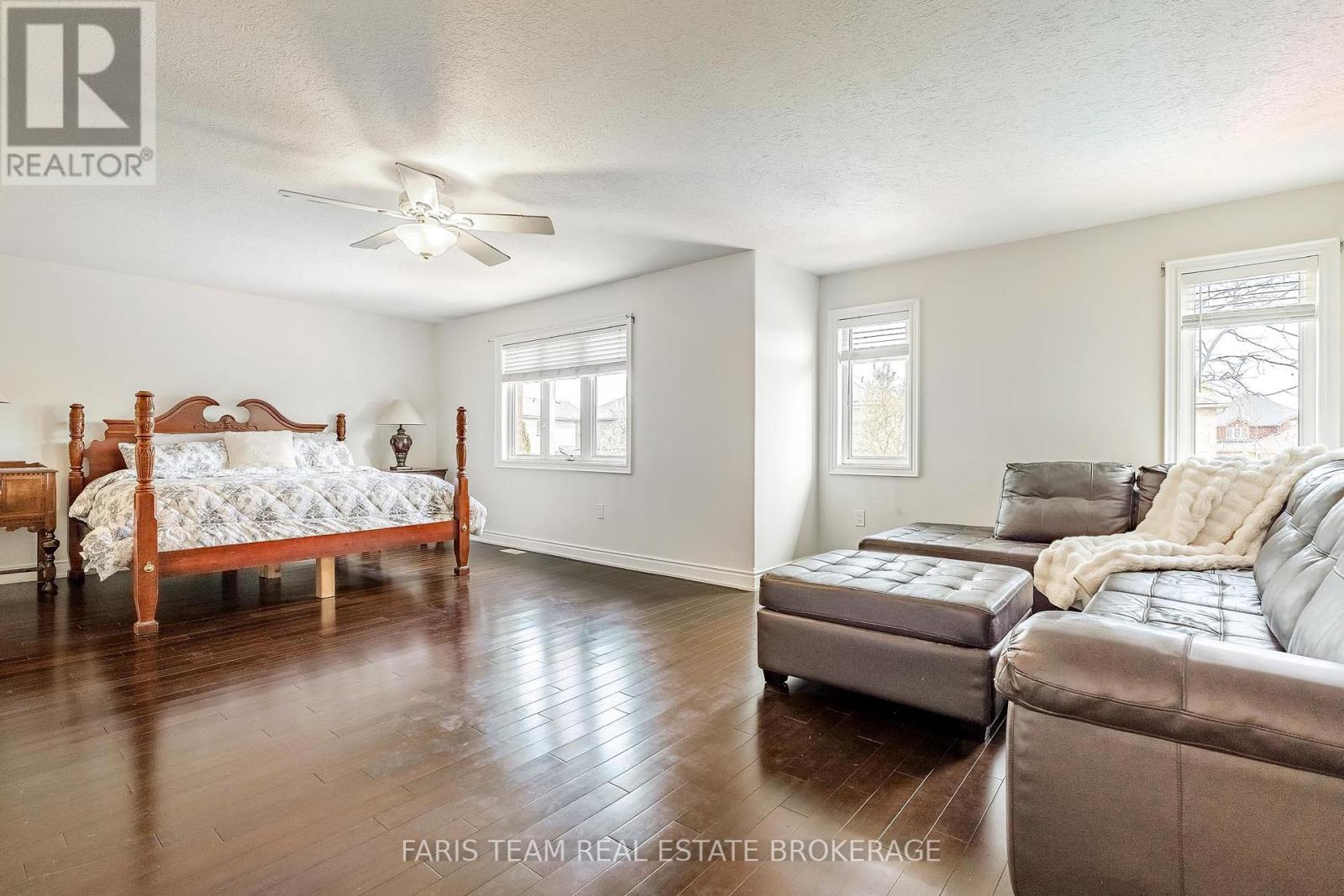 49 PRINCE WILLIAM WAY - 21