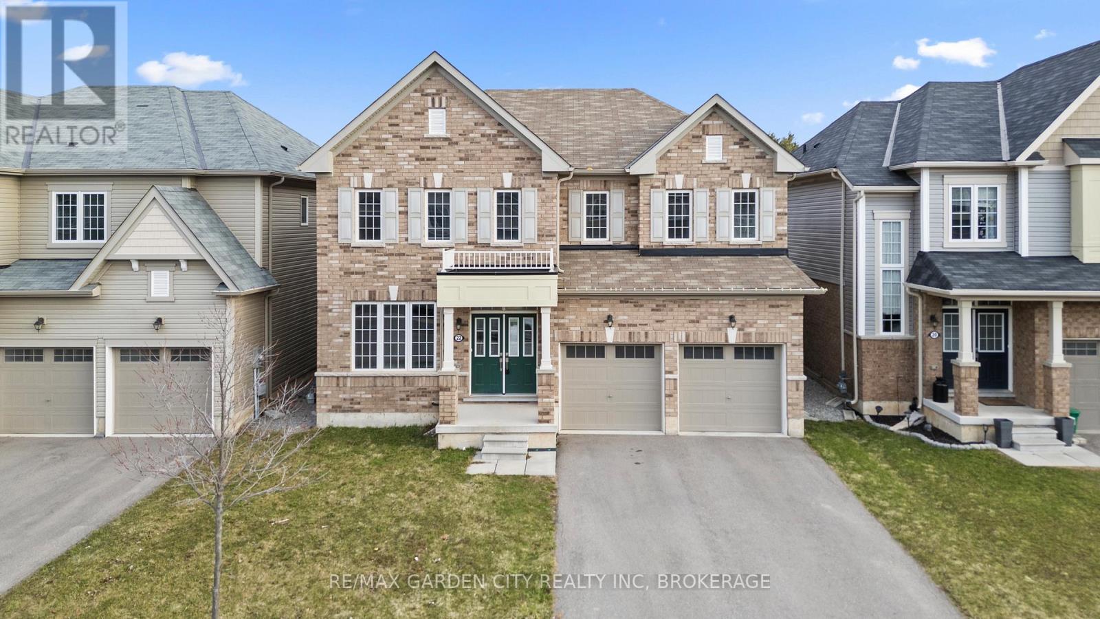 22 ESTHER CRESCENT - 1