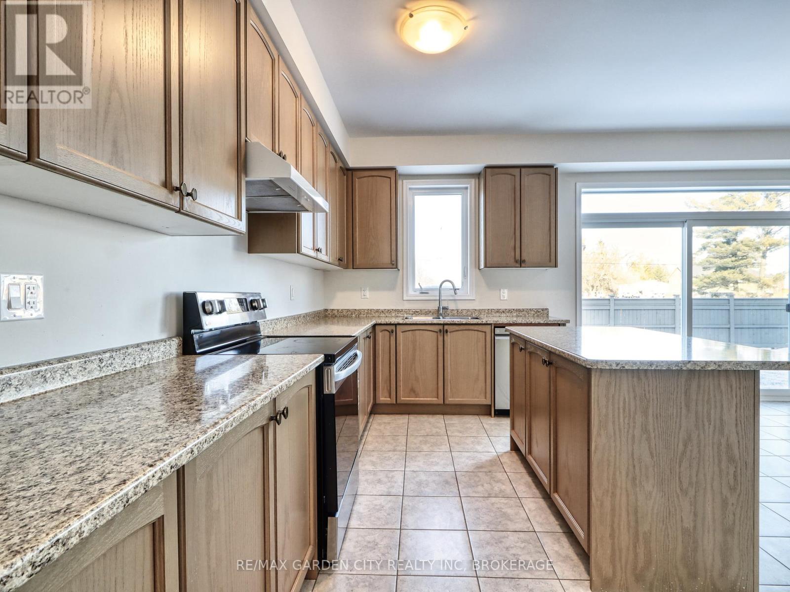 22 ESTHER CRESCENT - 10