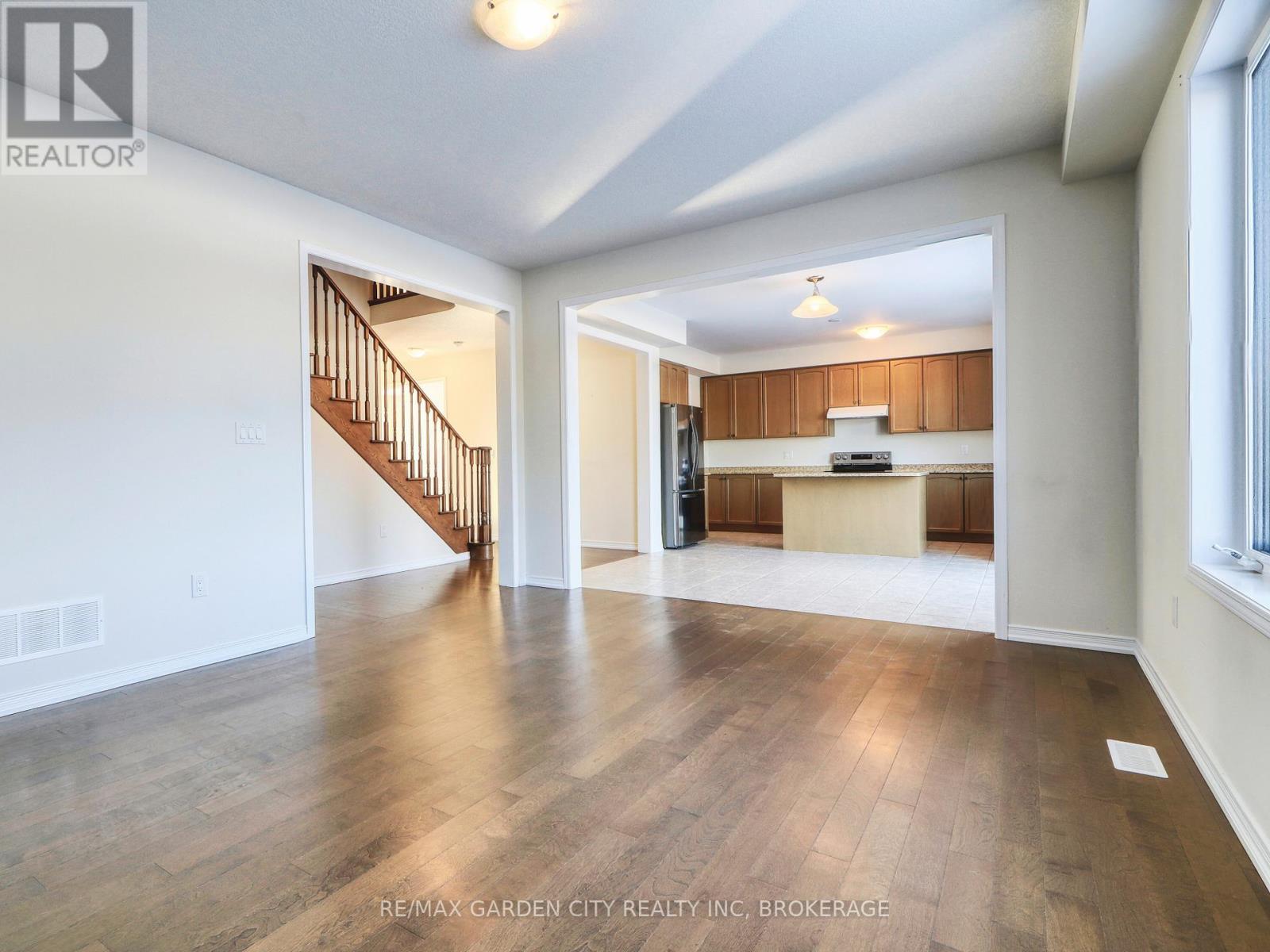22 ESTHER CRESCENT - 14
