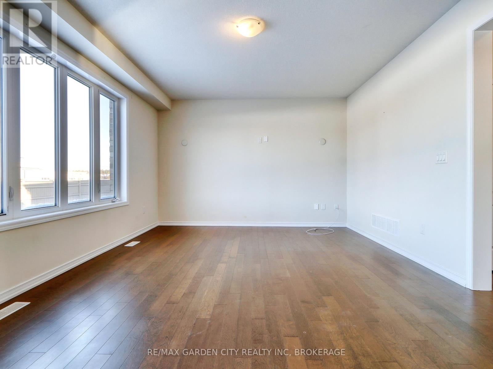 22 ESTHER CRESCENT - 15