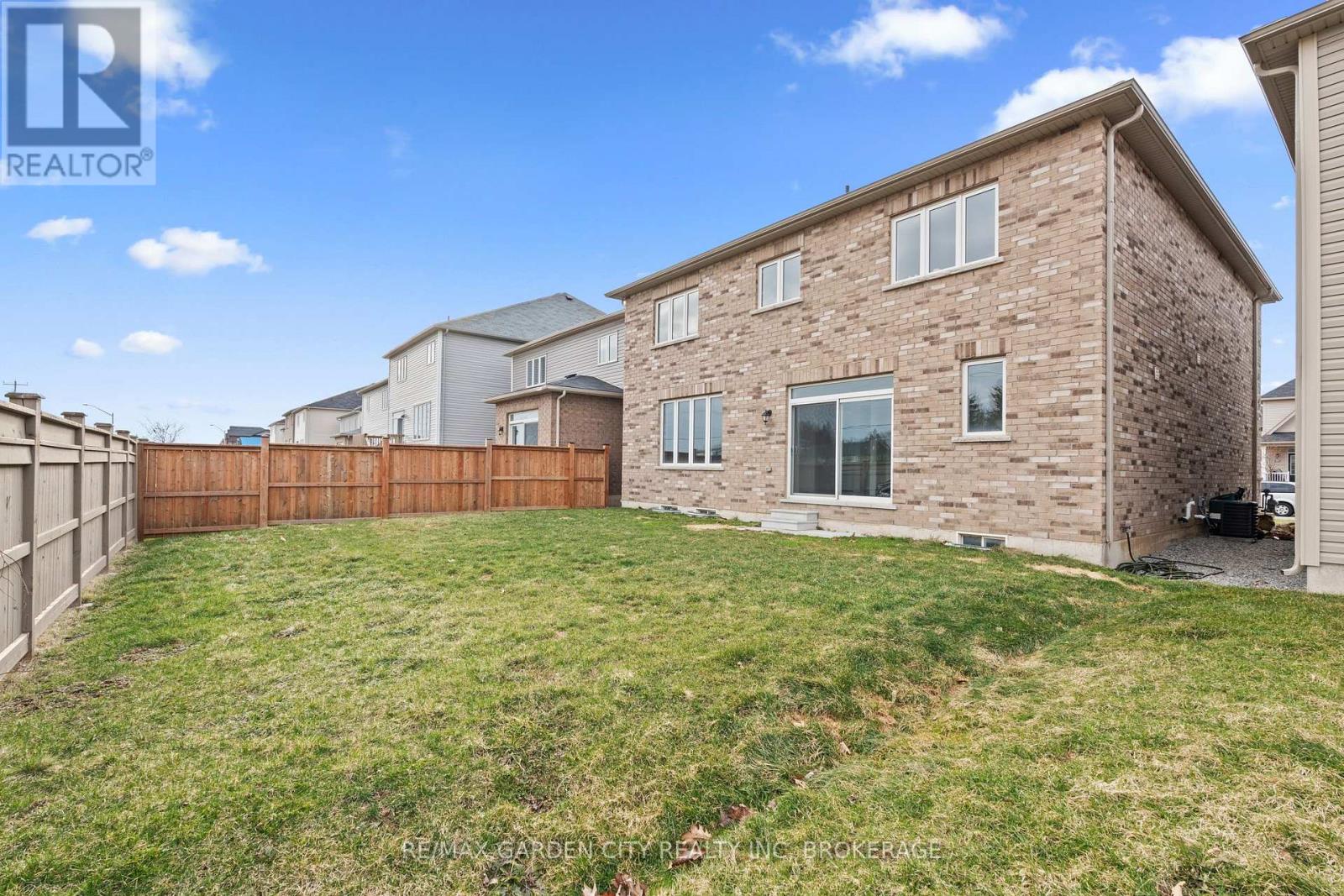 22 ESTHER CRESCENT - 33