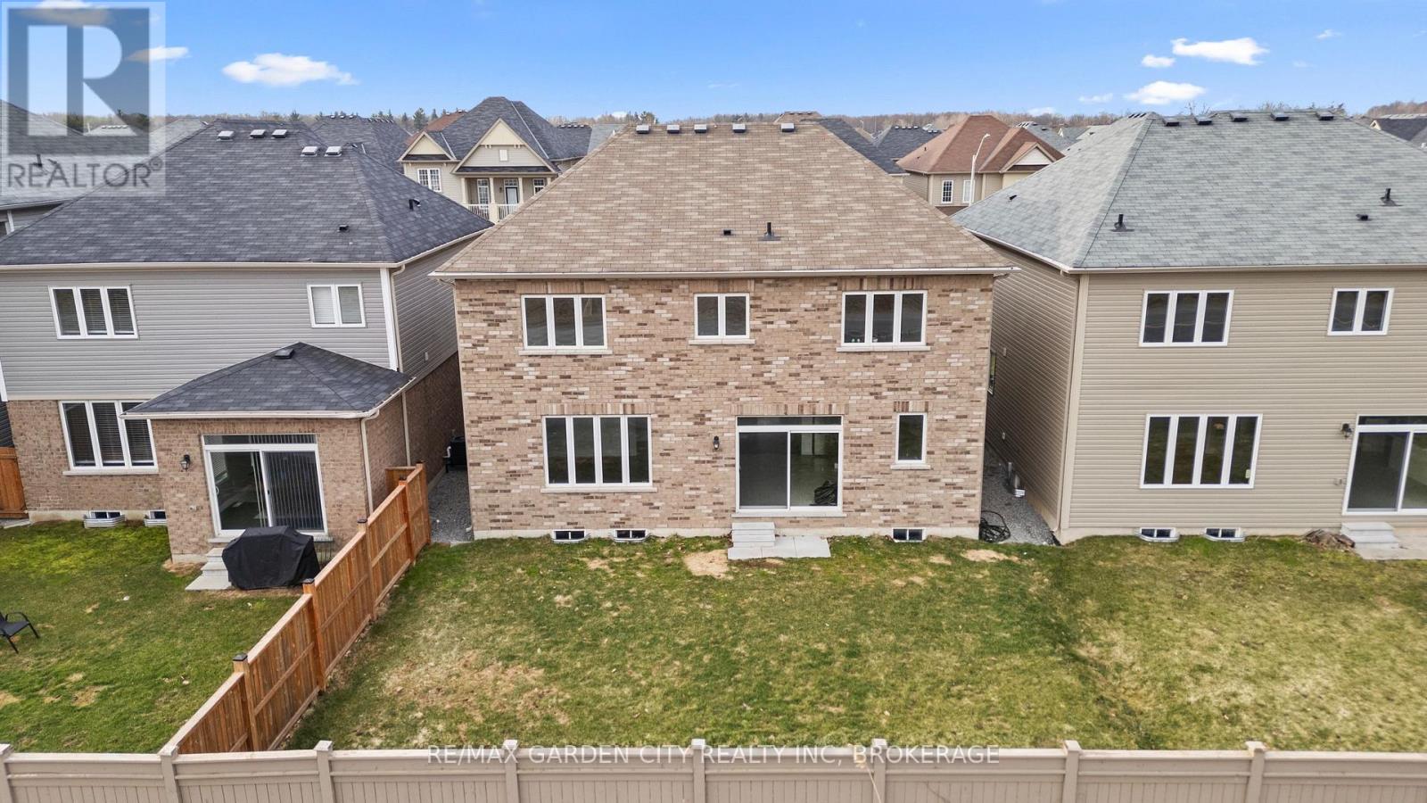 22 ESTHER CRESCENT - 34