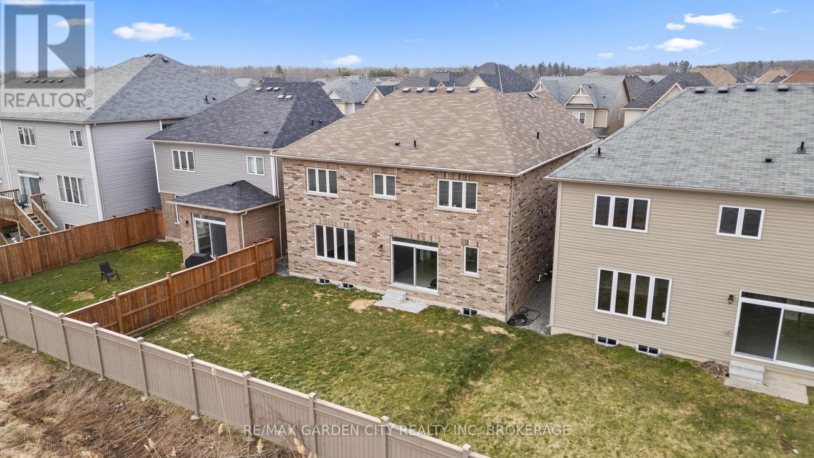 22 ESTHER CRESCENT - 35