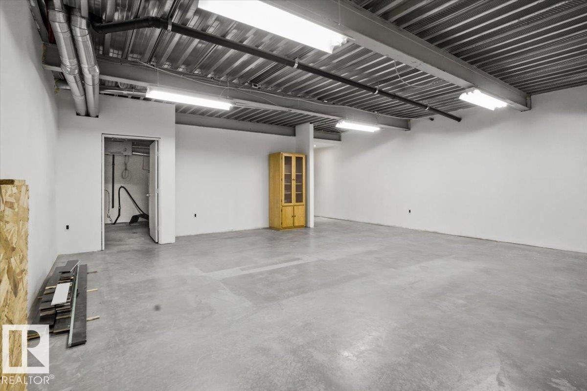 8709 92A AV NW - 27