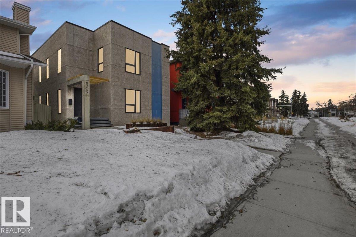 8709 92A AV NW - 40