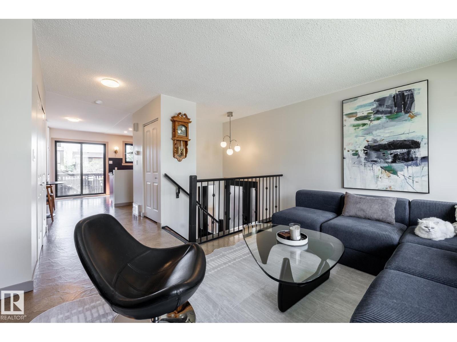 3615 43 AV NW - 20