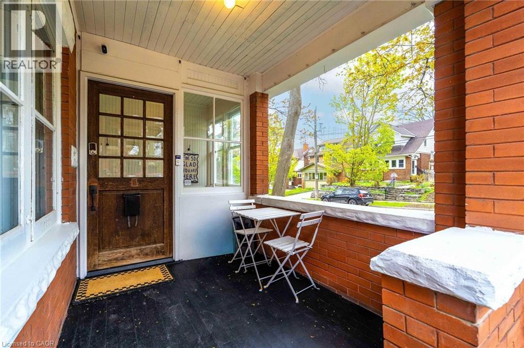 36 LOUISA Street - 3