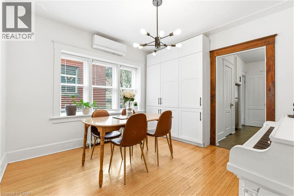 36 LOUISA Street - 9