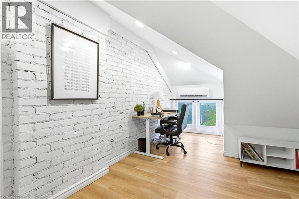 36 LOUISA Street - 22