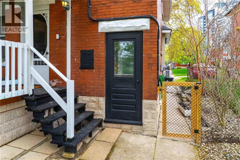36 LOUISA Street - 34