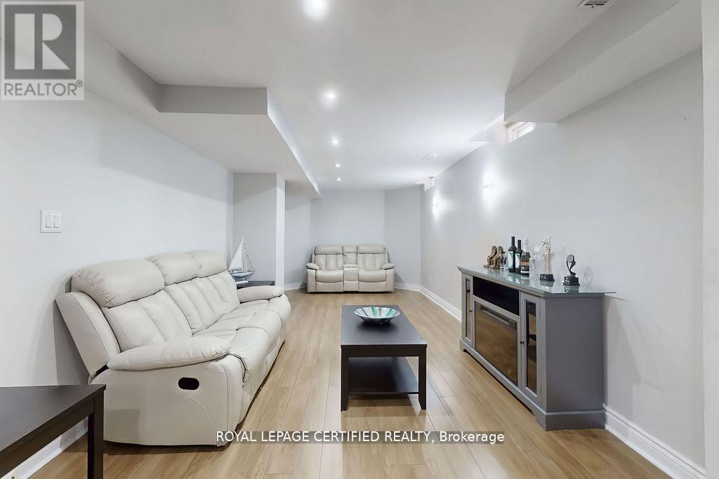 57 HUMBERSHED CRESCENT - 27