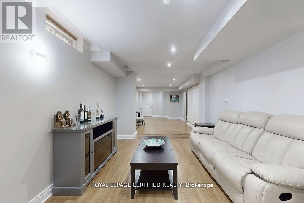 57 HUMBERSHED CRESCENT - 28
