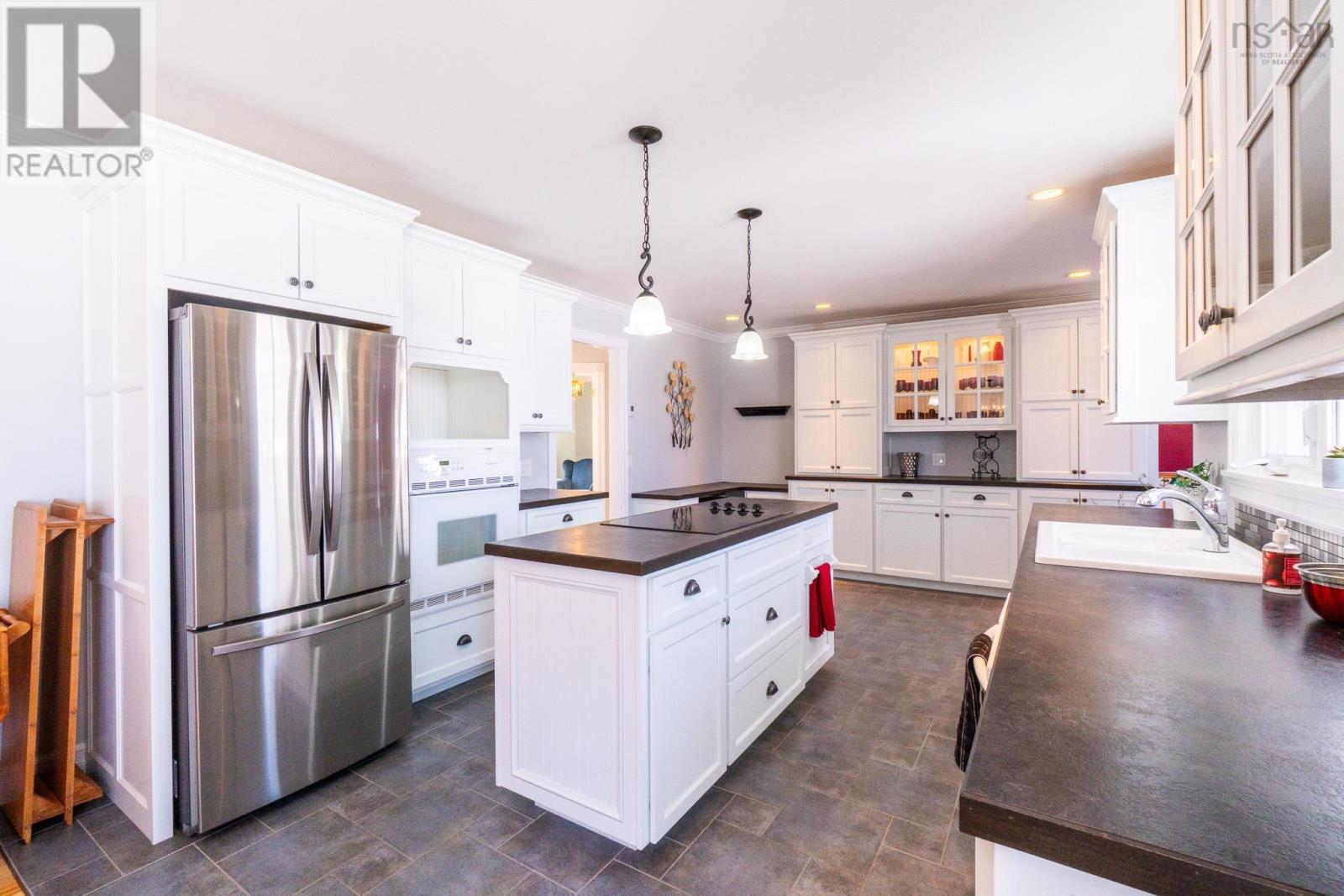 408 Belcher Street - 12