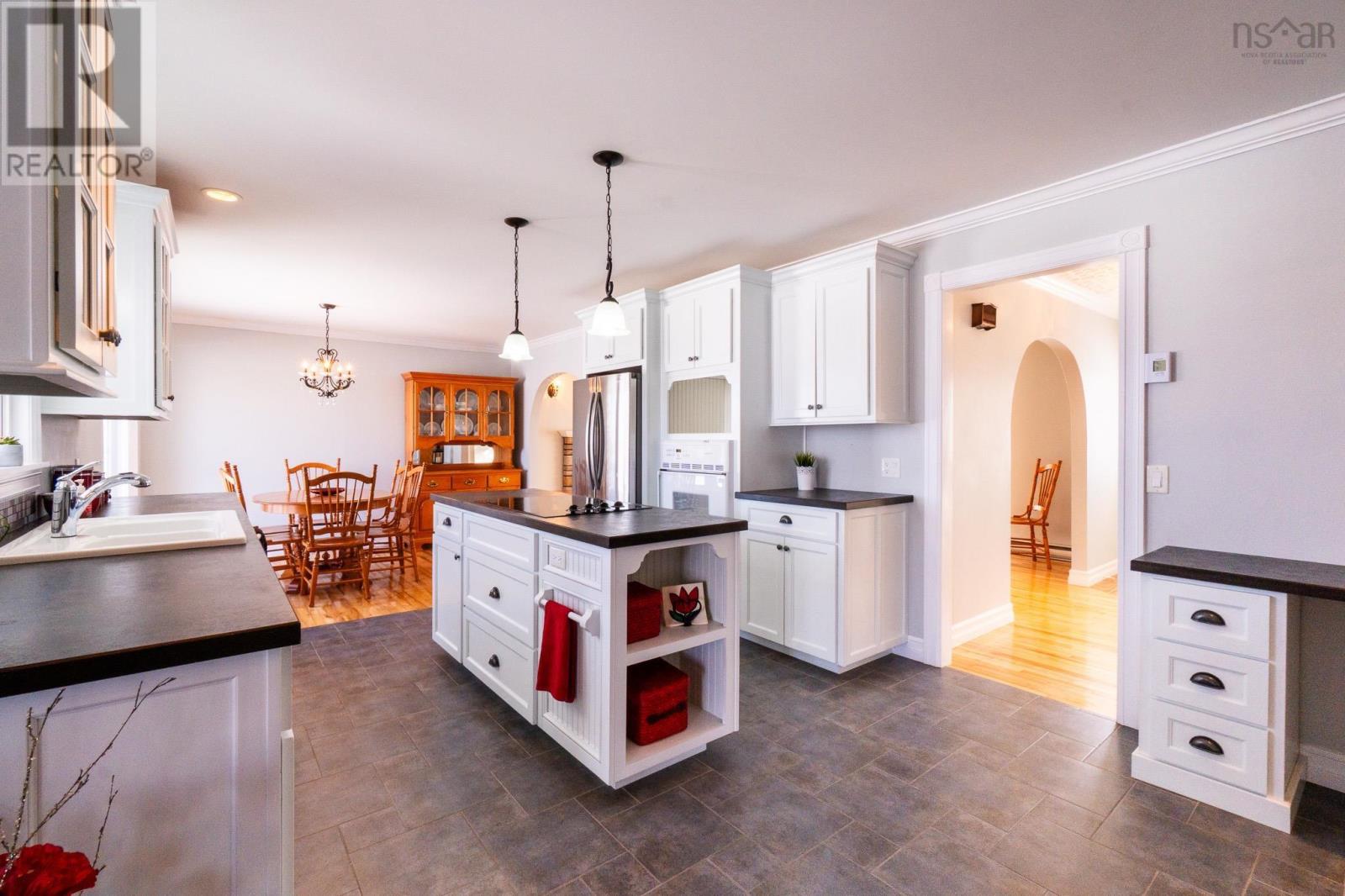 408 Belcher Street - 16