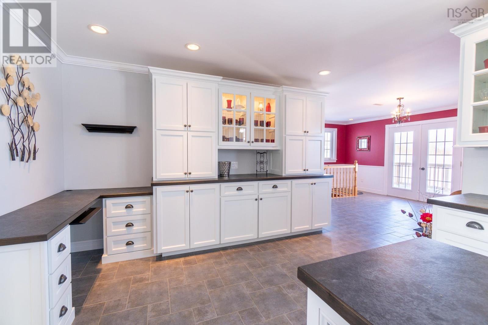 408 Belcher Street - 17