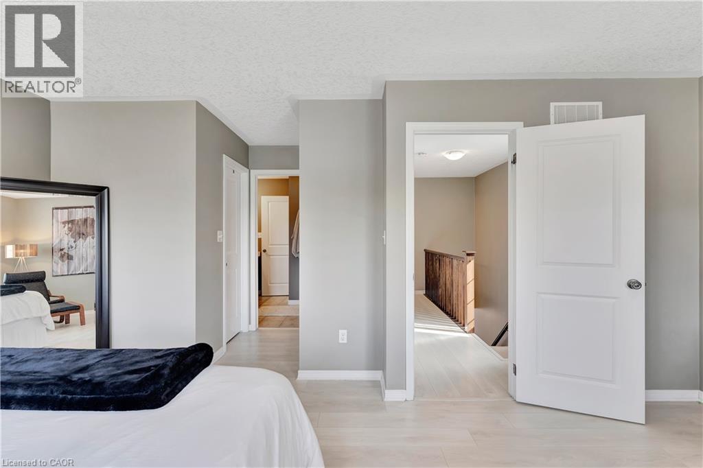935 ZELLER Crescent, Kitchener, Ontario, N2A0C7 — Photo 10